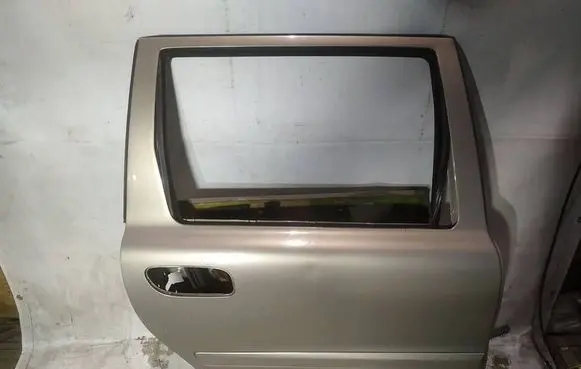 Volvo XC70 Rear door rudos