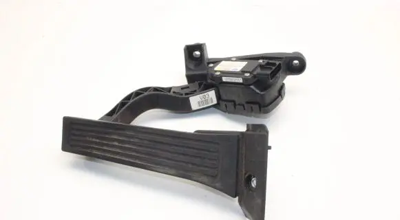 Hyundai i40 Accelerator throttle pedal 327272T900