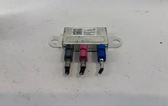 Opel Insignia A Aerial antenna amplifier 20960972 000140640 7410300000000K