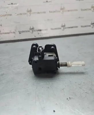 Audi A3 S3 8P Tailgate boot lock/latch motor 8E9827833