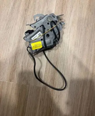 BMW 5 G60 G61 Engine bonnet/hood lock/catch 9880005