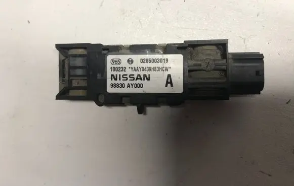 Nissan Primera Airbag deployment crash/impact sensor 98830AY00 0285003019