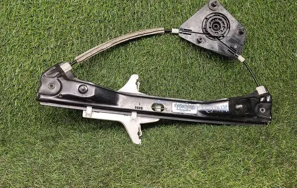 Volkswagen Jetta VI Rear window lifting mechanism without motor 5C6839462D