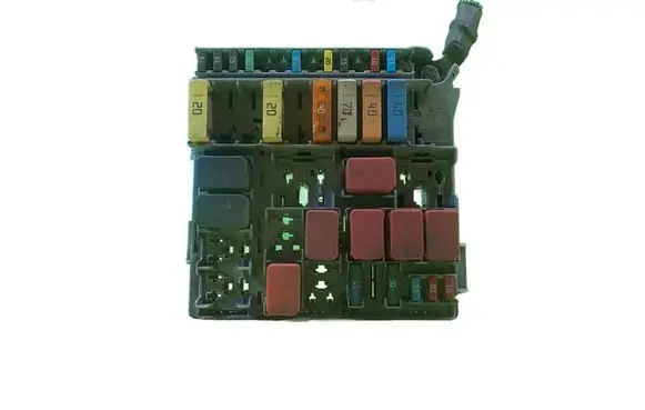 Ford Ka Fuse box set BEZPIECZNIKOW 16AB86