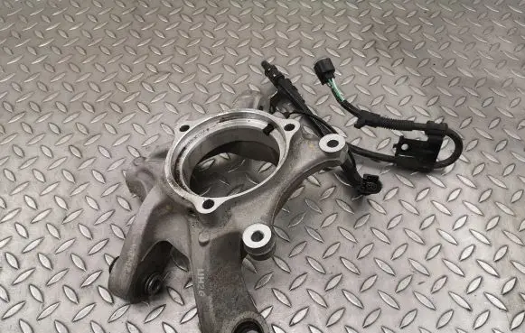 Rear wheel hub