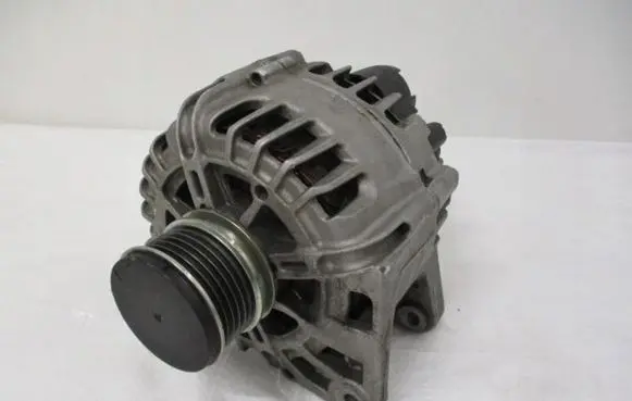 Renault Captur Generator/alternator 231001318R