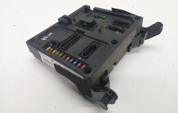 Volkswagen Sharan Fuse module S110730300G