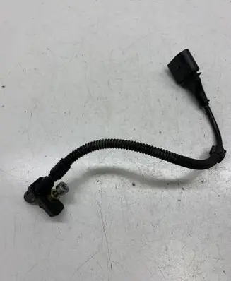Volkswagen Touran I Crankshaft position sensor 0261210251 9805940