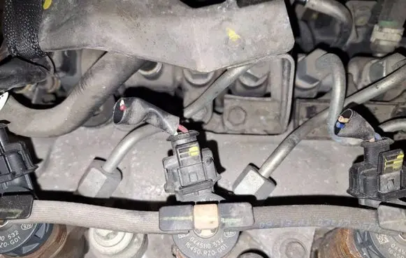 Honda Civic IX Fuel injector 0445110532 16450-rz0-g01