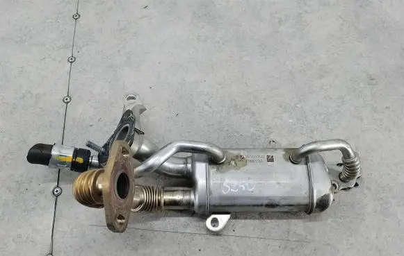 Renault Megane III EGR valve cooler 147350364R