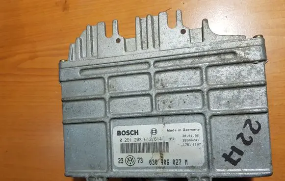 Volkswagen Golf III Engine control unit/module 0261203613614 030906027M