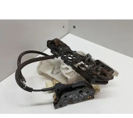 Volkswagen PASSAT B6 Rear door lock 3L0837017