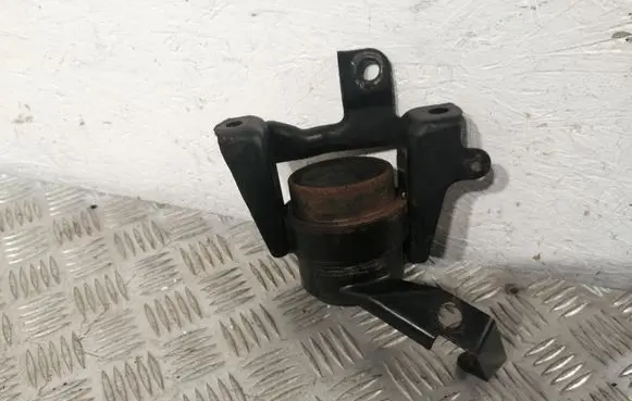 Toyota Avensis T250 Engine mount bracket 123050R010