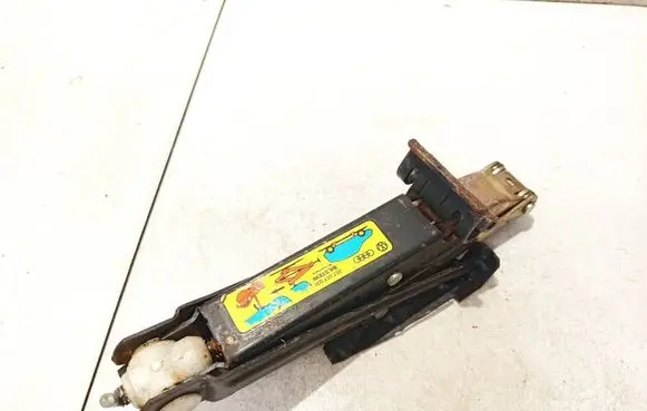 Volkswagen Golf III Lift Jack 357011031