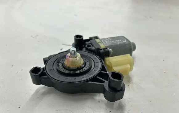 Ford Escape IV Front door window regulator motor CM0941200 0130822093 20230120