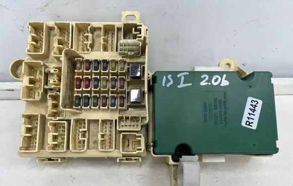 Lexus IS 200-300 Fuse module 89221-53030