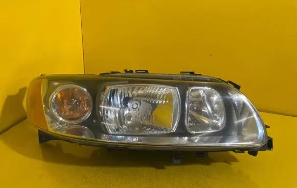 Volvo V70 Headlight/headlamp 30698836