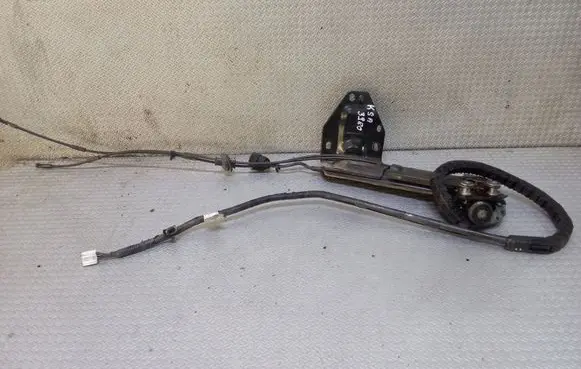 KIA Carnival Sliding door lower roller guide/hinge 