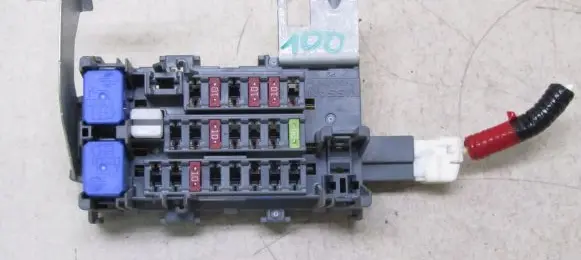 Nissan Juke I F15 Fuse module