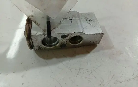 Nissan Tiida C11 Air conditioning (A/C) expansion valve 