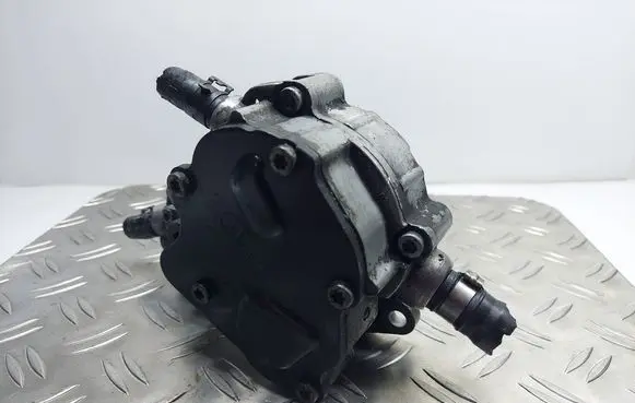 Volkswagen PASSAT B5 Vacuum pump 038145209A