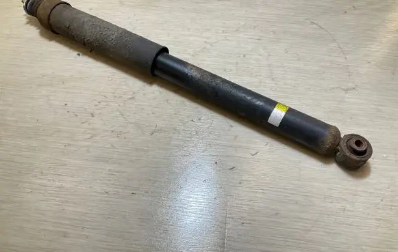 Nissan Leaf II (ZE1) Rear shock absorber/damper