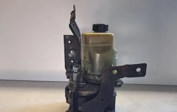 Ford Focus Power steering pump 4M513K514AD