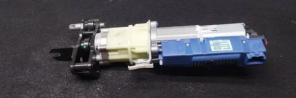 Volkswagen PASSAT B7 Tailgate hydraulic pump motor 3C9827384J