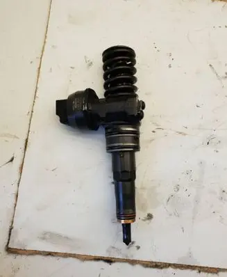 Volkswagen Caddy Fuel injector 0414720313