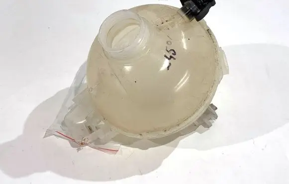 Peugeot 308 SW Coolant expansion tank/reservoir 9850533480