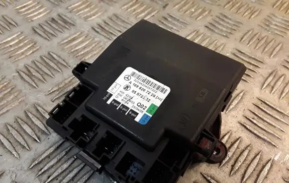 Mercedes-Benz A W169 Door control unit/module 1698207226 A1698207226