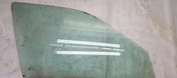 Peugeot 406 Front door window glass four-door