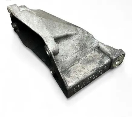 Engine mounting bracket