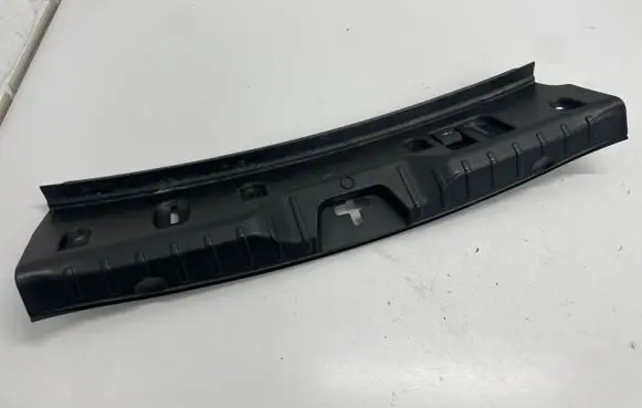 Trunk/boot sill cover protection