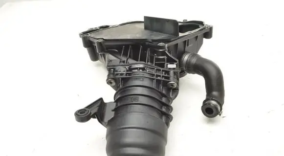 Volvo V70 Oil filter mounting bracket 30757730