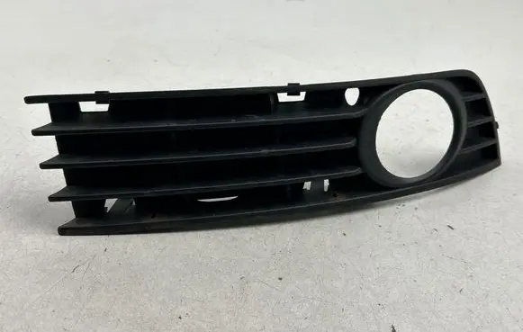Audi A4 S4 B6 8E 8H Front fog light trim/grill 8E0807682A