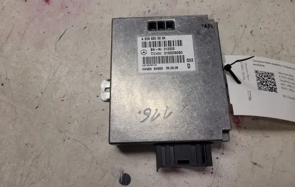 Mercedes-Benz E W211 Voice control module A2098200285 212202 01000380G0