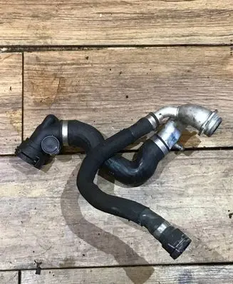 Engine coolant pipe/hose