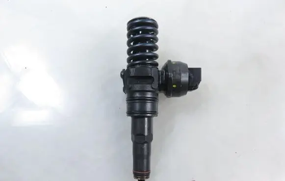 Volkswagen Polo IV 9N3 Fuel injector 0414720035 045130073T