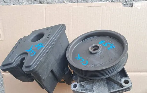 Mercedes-Benz CLK A209 C209 Power steering pump A0044667901