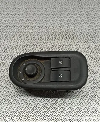 Renault Kangoo II Electric window control switch 8200637849
