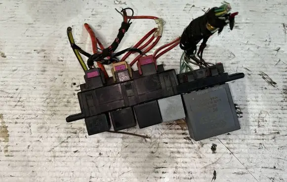 Skoda Octavia Mk1 (1U) Relay mounting block 