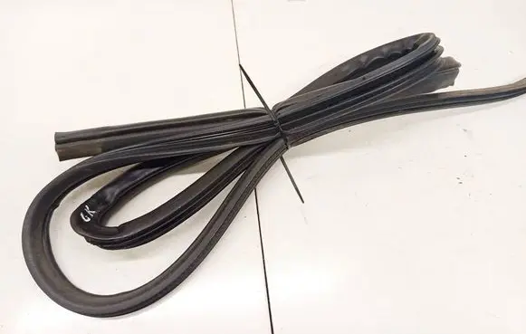 Toyota Avensis T250 Rubber seal rear door 