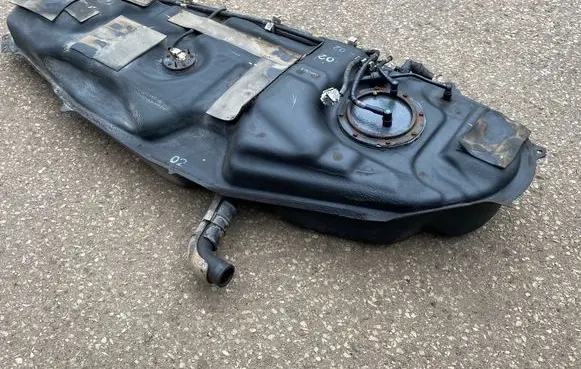 Toyota RAV 4 (XA40) Fuel tank