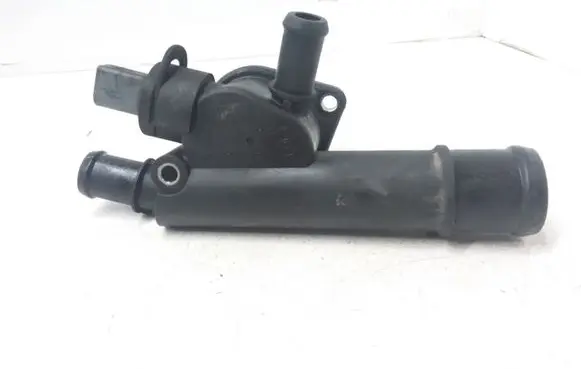 Volkswagen PASSAT B6 Engine coolant pipe/hose 038121132D