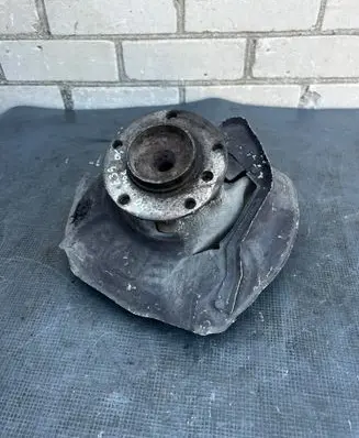 BMW 5 E39 Front wheel hub 