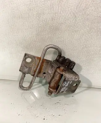 Volkswagen Polo Front door lower hinge 