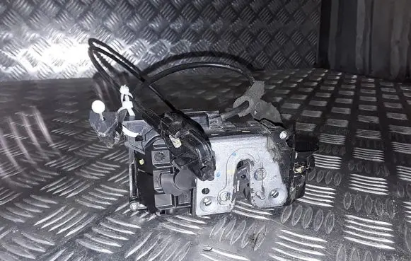 Renault Modus Front door lock 288312F