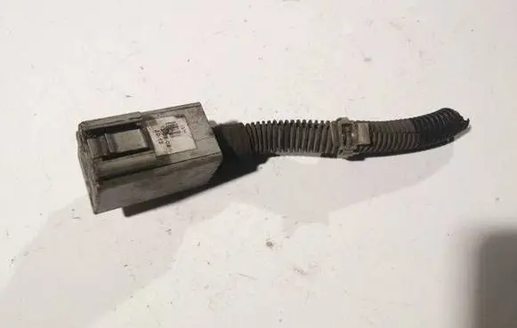 Opel Astra H Coolant fan relay 13178656