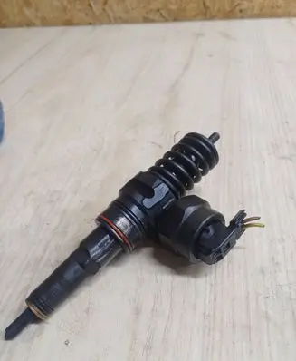 Volkswagen Sharan Fuel injector 038130073R